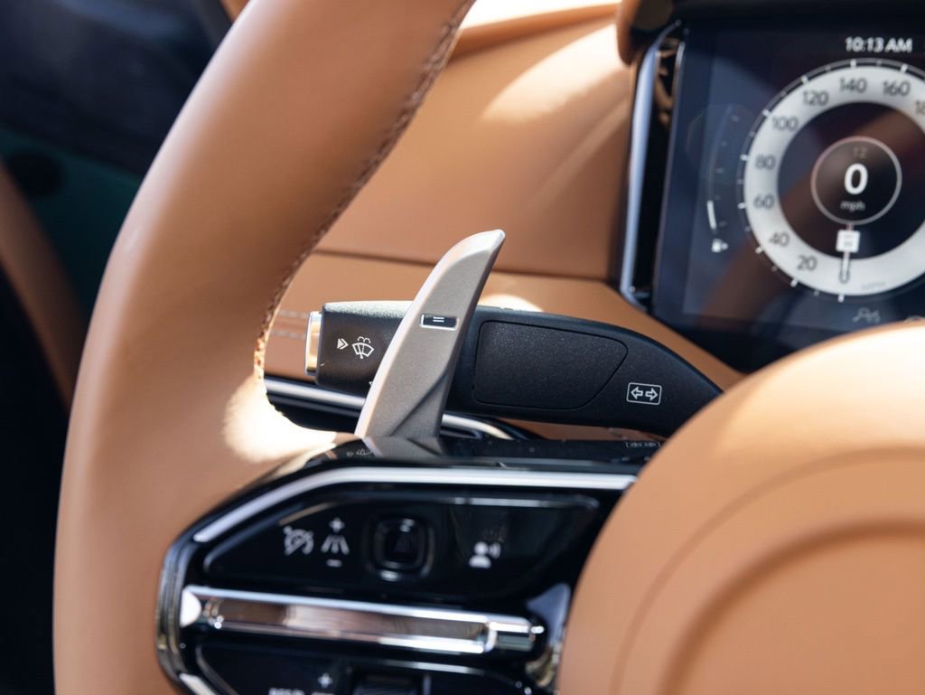 Used 2025 Aston Martin DB12 Volante image 38