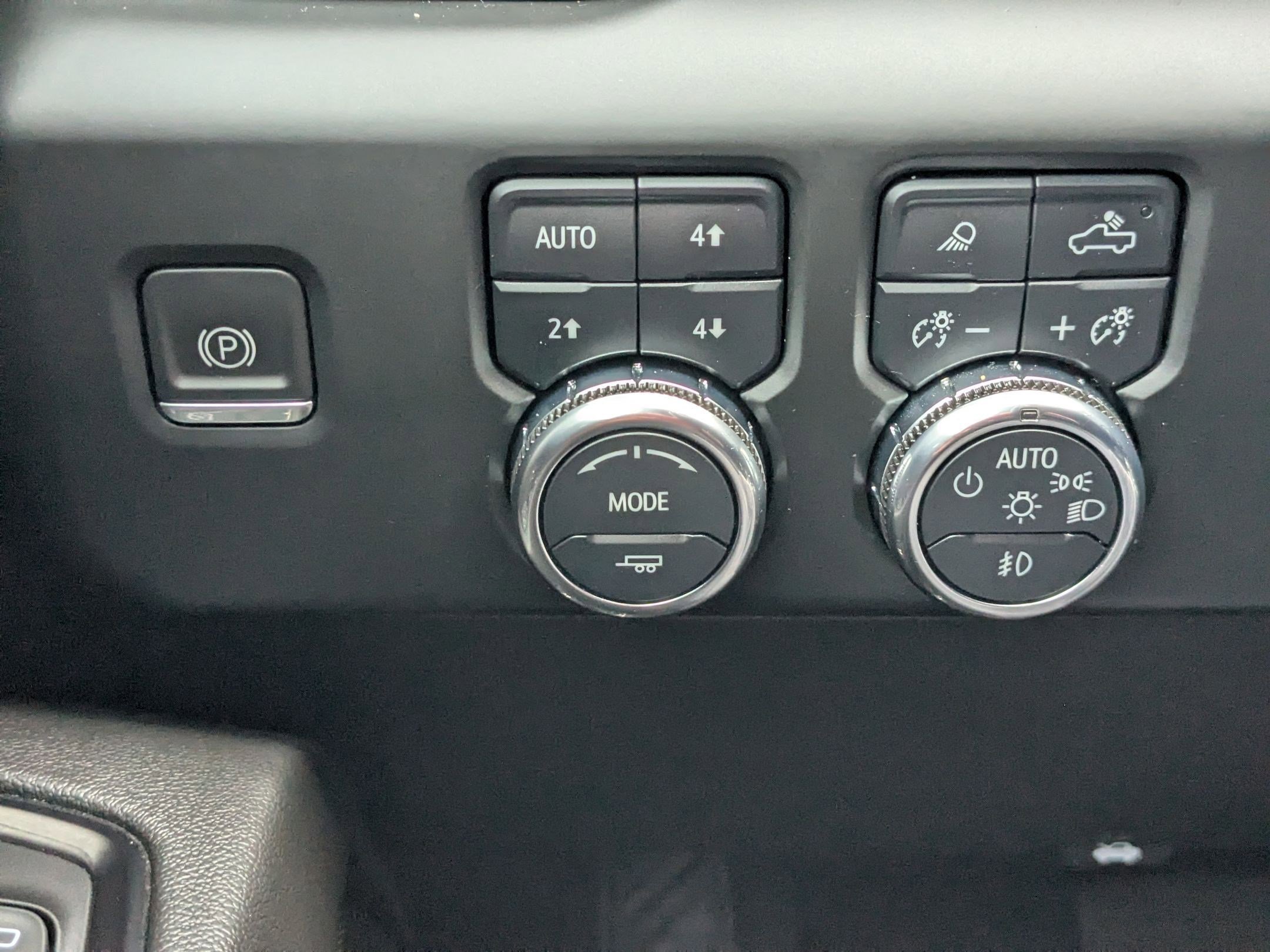 Certified 2022 GMC Sierra 1500 AT4 w/ AT4 Premium Package image 18