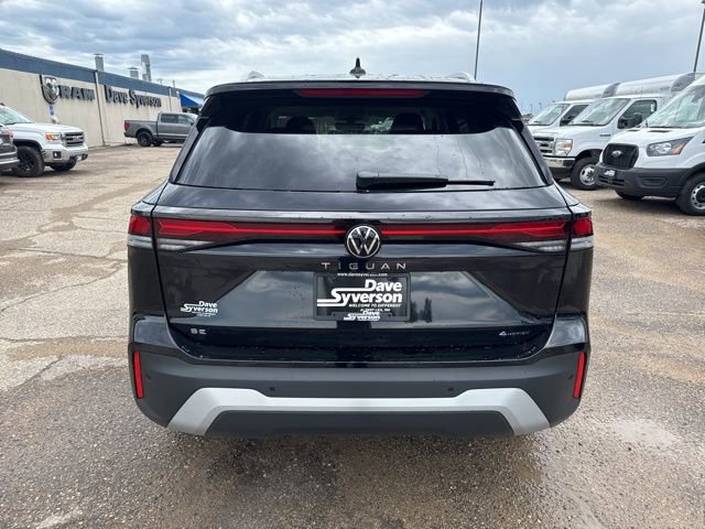 New 2025 Volkswagen Tiguan SE image 30