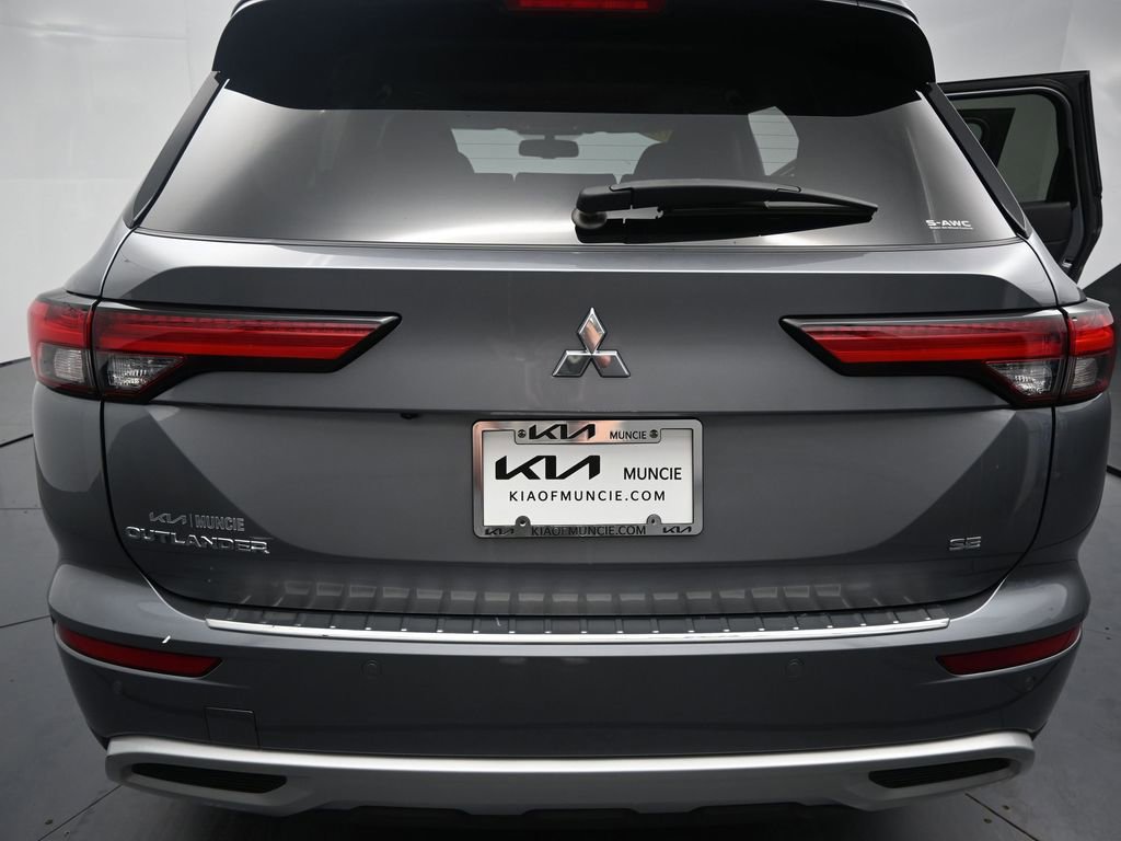 Used 2024 Mitsubishi Outlander SE image 9