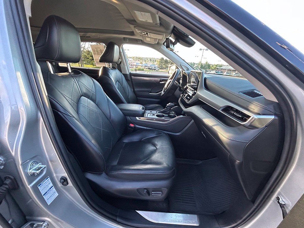 Used 2022 Toyota Highlander Platinum AWD/4WD image 34