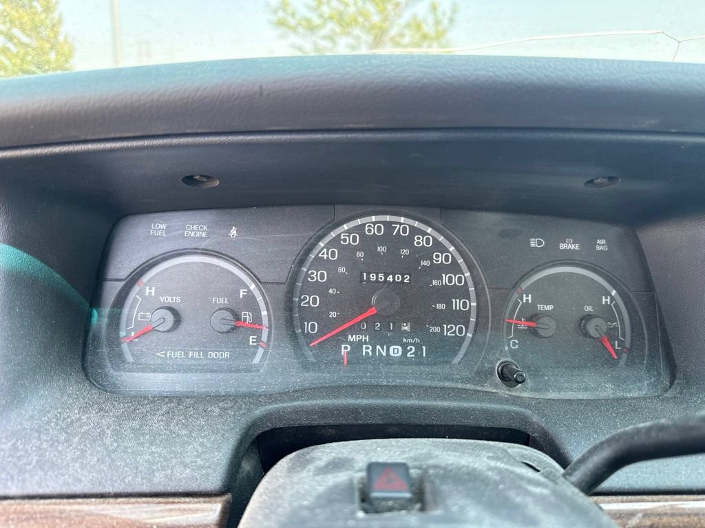 Used 2004 Ford Crown Victoria LX RWD image 16