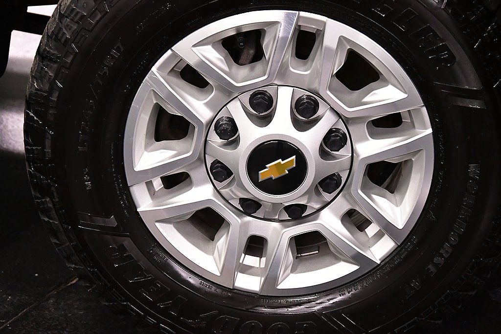 Used 2024 Chevrolet Silverado 2500 LT image 9