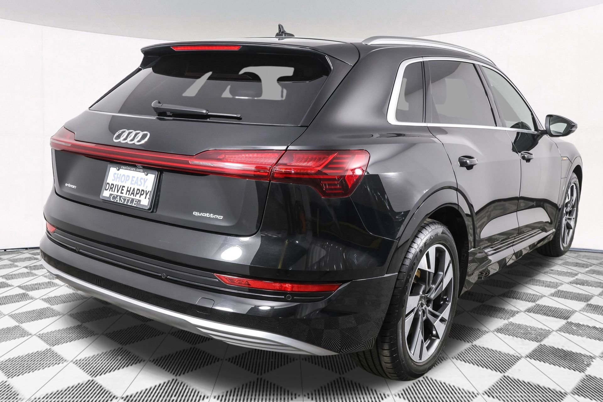 Used 2023 Audi e-tron Premium image 14
