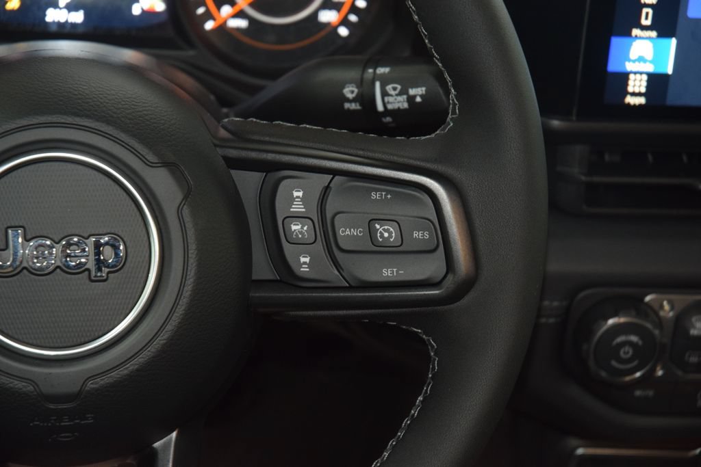 Used 2026 Jeep Gladiator Mojave w/ Safety Group AWD/4WD image 41