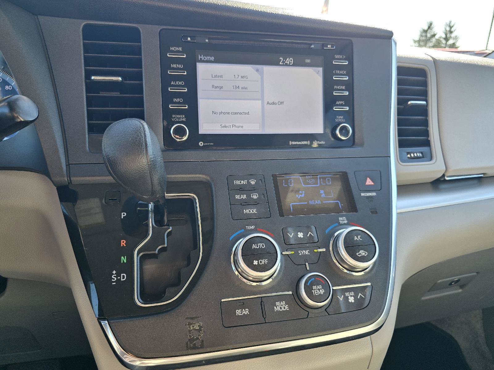 Used 2018 Toyota Sienna LE FWD image 27
