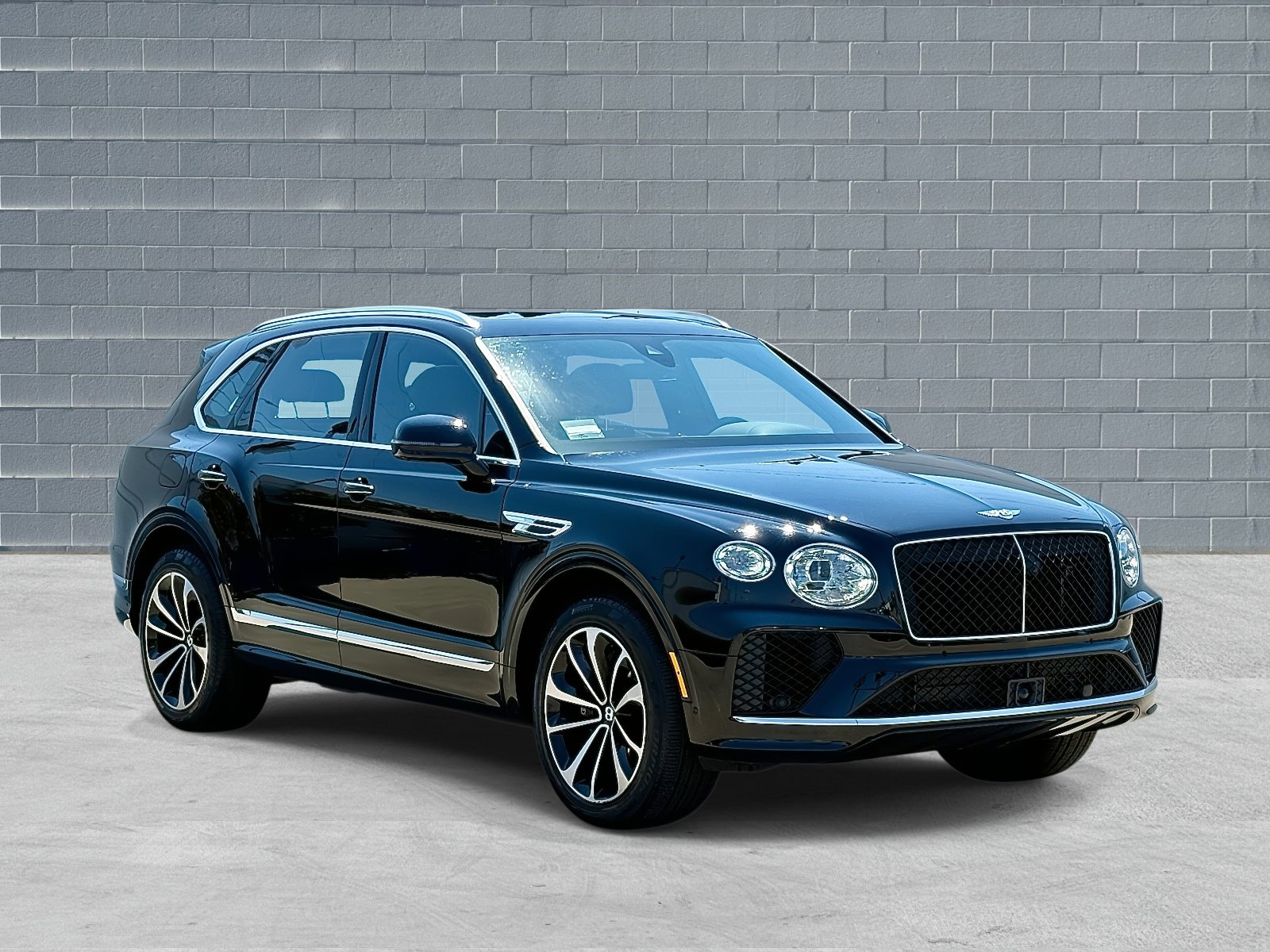 Used 2024 Bentley Bentayga image 1