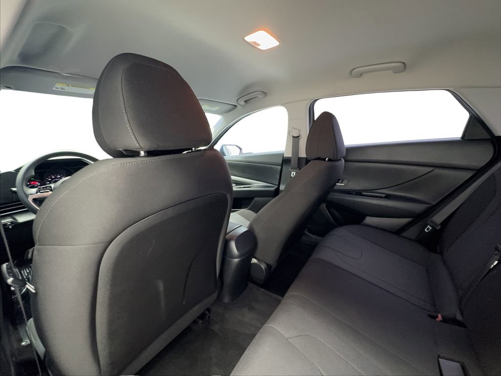Used 2021 Hyundai Elantra SE FWD image 21