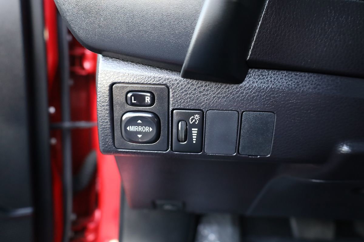 Used 2017 Toyota Corolla SE FWD image 21