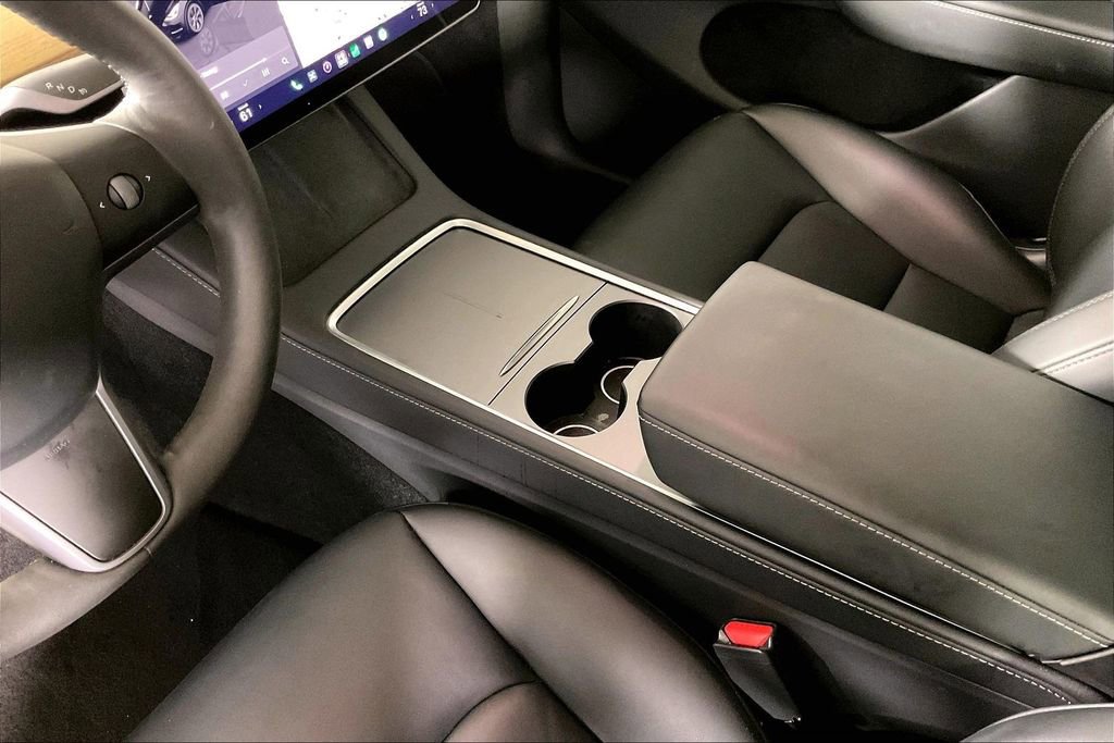 Used 2024 Tesla Model Y 2WD image 16