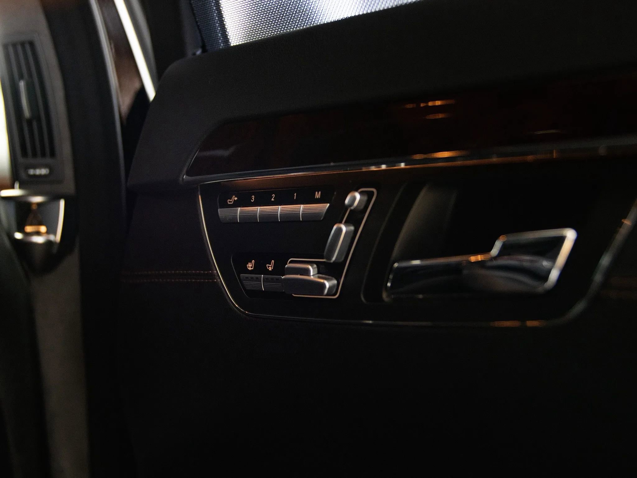 Used 2011 Mercedes-Benz S 63 AMG w/ AMG Performance Pkg image 29