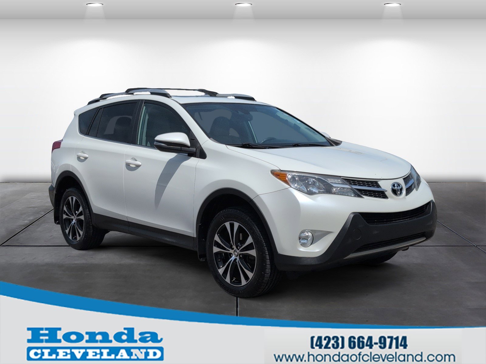 Used 2015 Toyota RAV4 Limited w/ Technology Package AWD/4WD image 1
