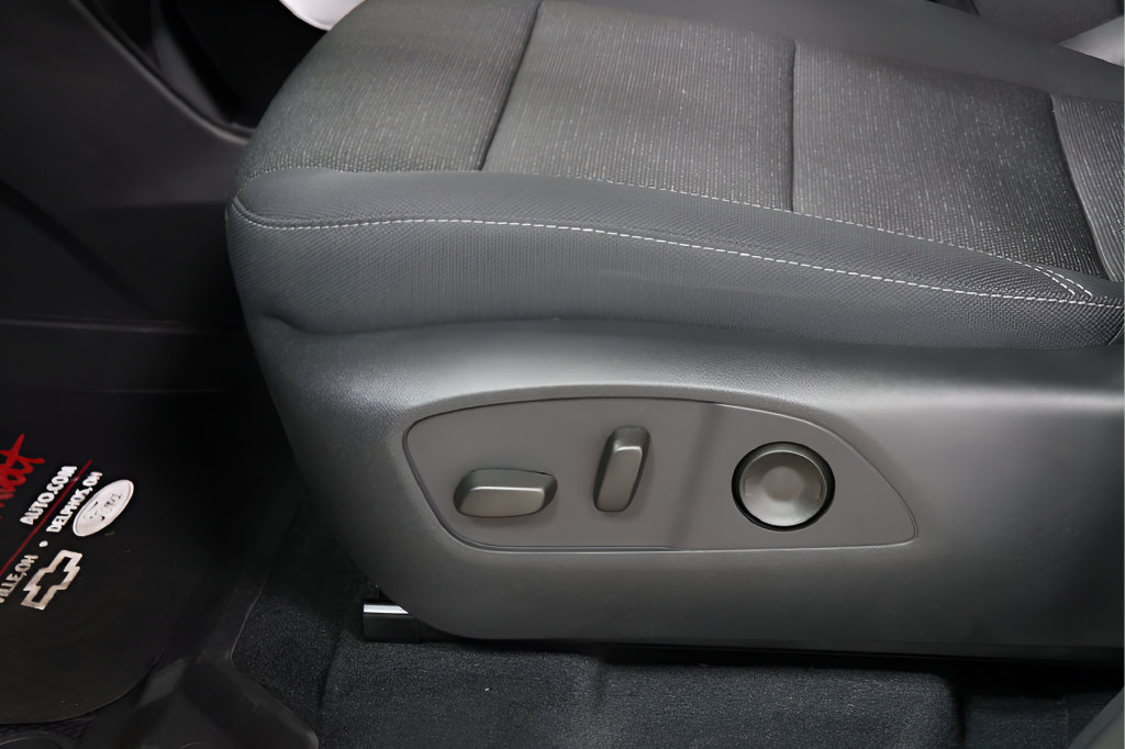 New 2027 Chevrolet Traverse LT w/ Midnight/Sport Edition FWD image 19