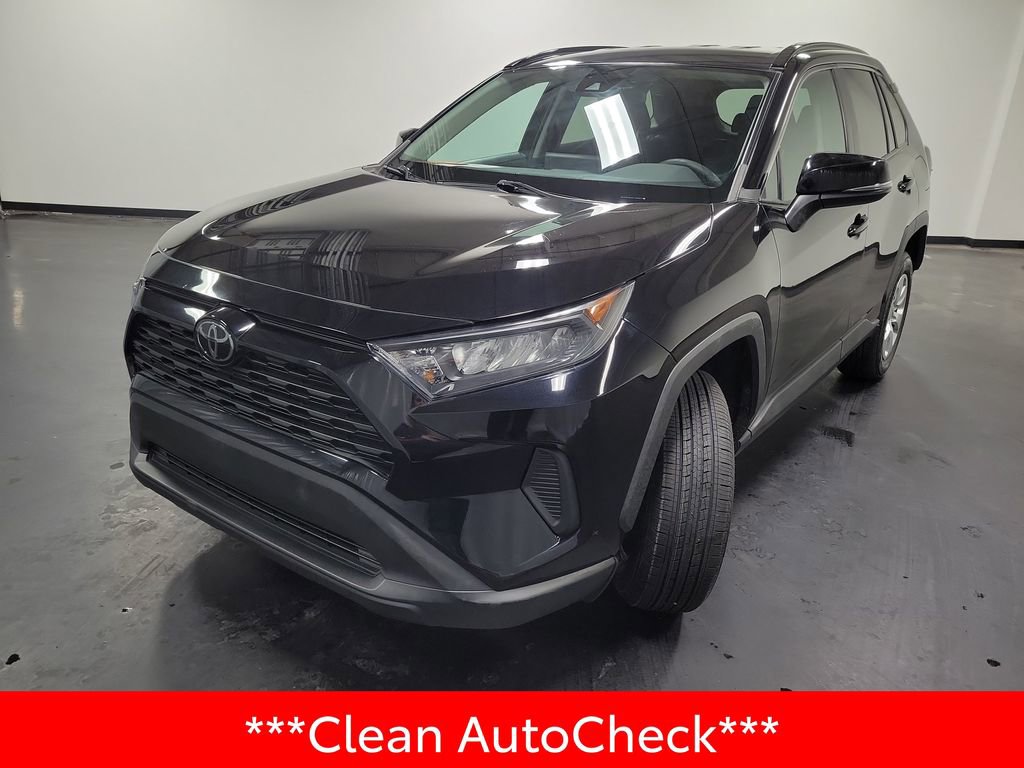 Used 2020 Toyota RAV4 LE image 4