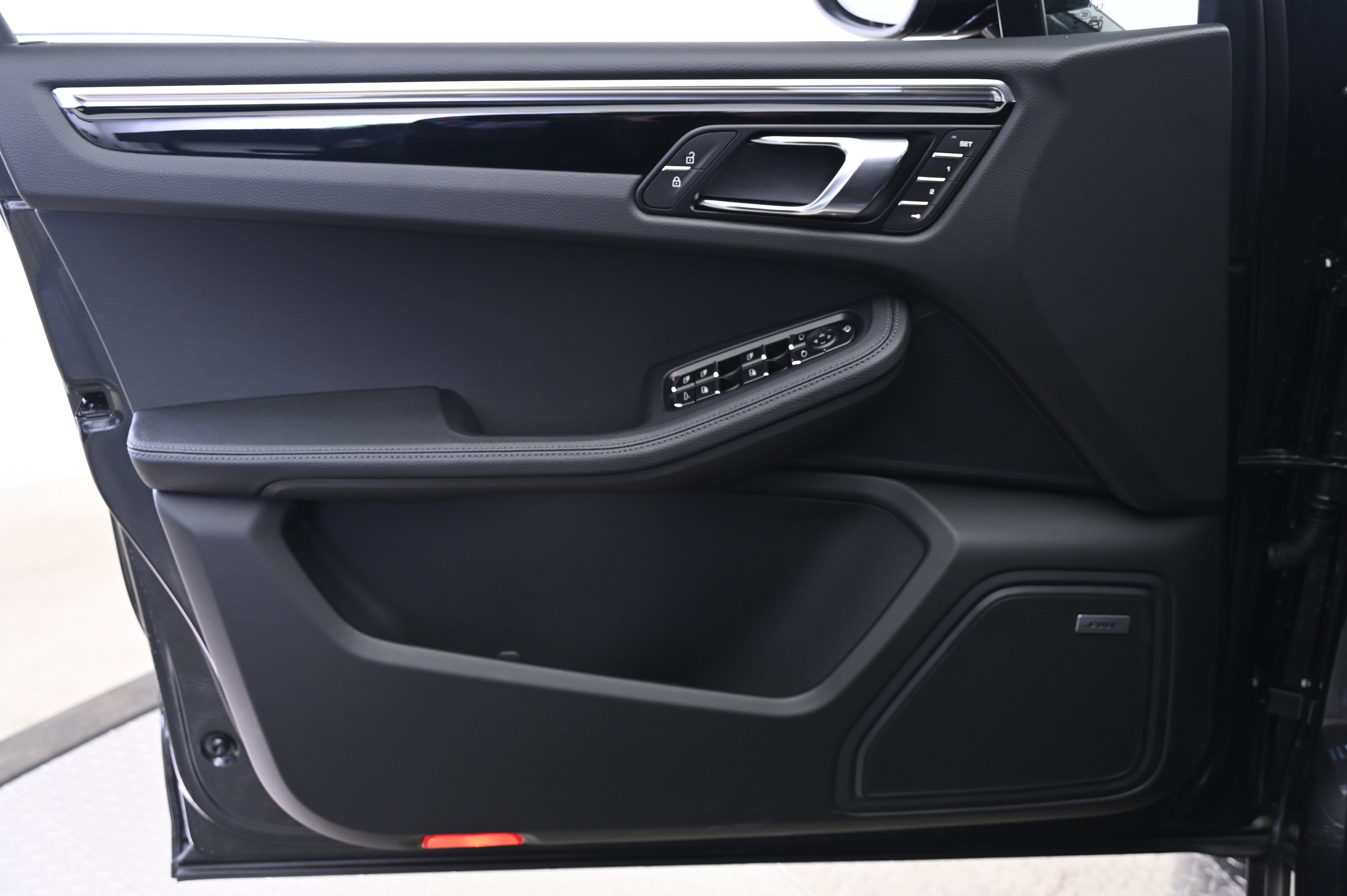 Certified 2026 Porsche Macan AWD/4WD image 26
