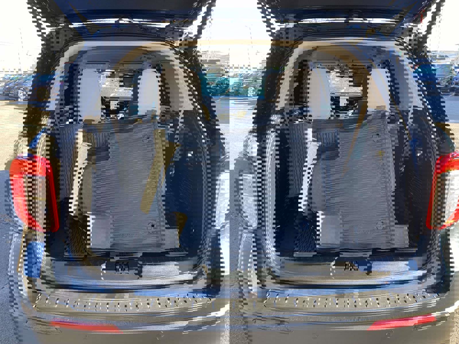 Used 2022 Ford Explorer XLT w/ Equipment Group 202A image 15