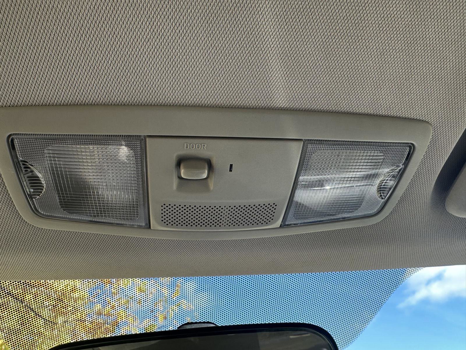 Used 2016 Mitsubishi Outlander SE image 20