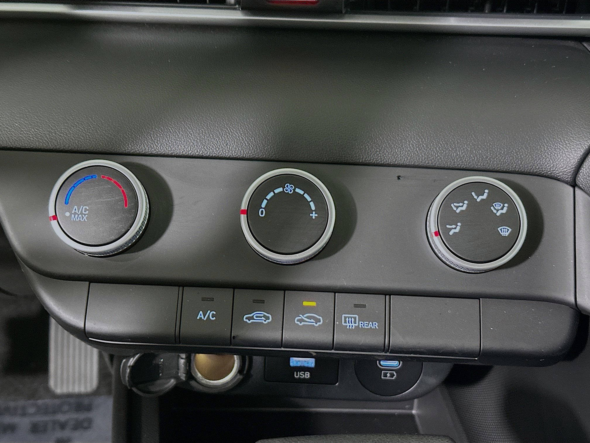 Used 2025 Hyundai Elantra SE image 22