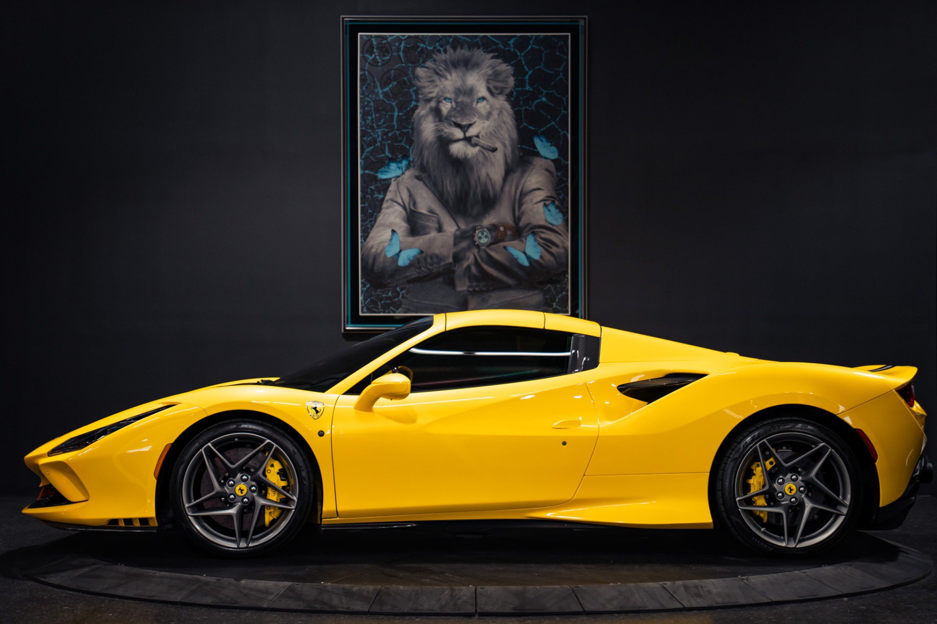 Used 2021 Ferrari F8 Tributo RWD image 32