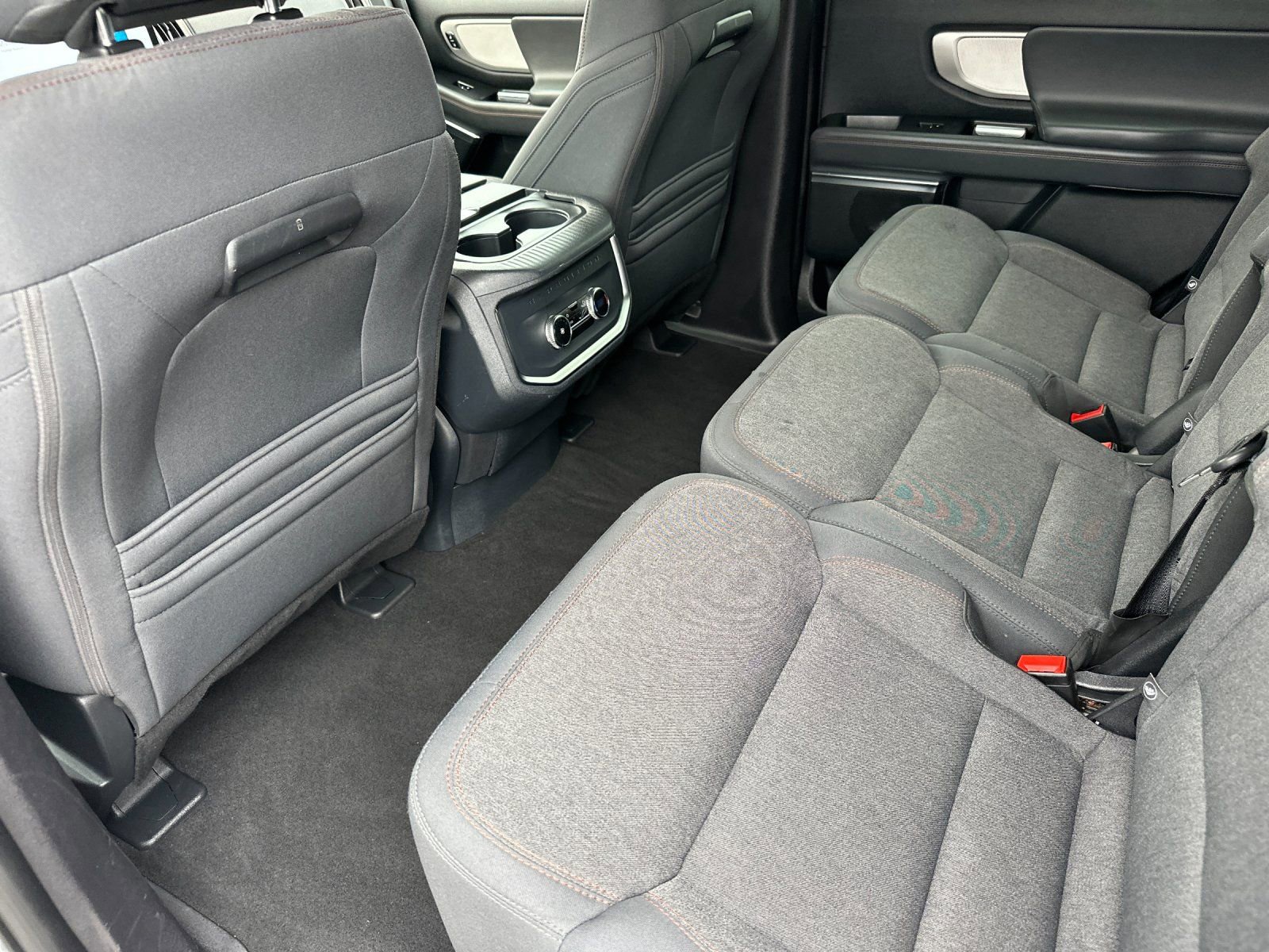 Used 2025 Ford Expedition Active AWD/4WD image 14