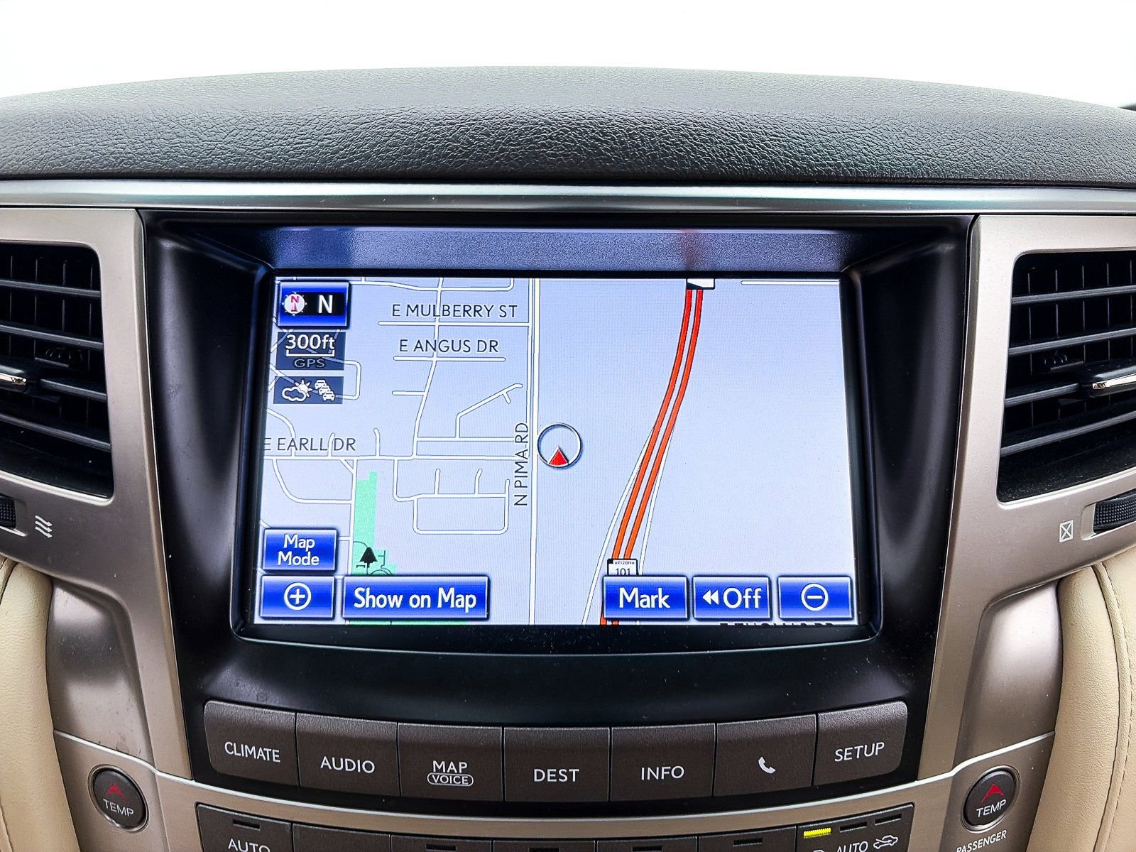 Used 2013 Lexus LX 570 4WD w/ Luxury Pkg w/Pre-crash image 7