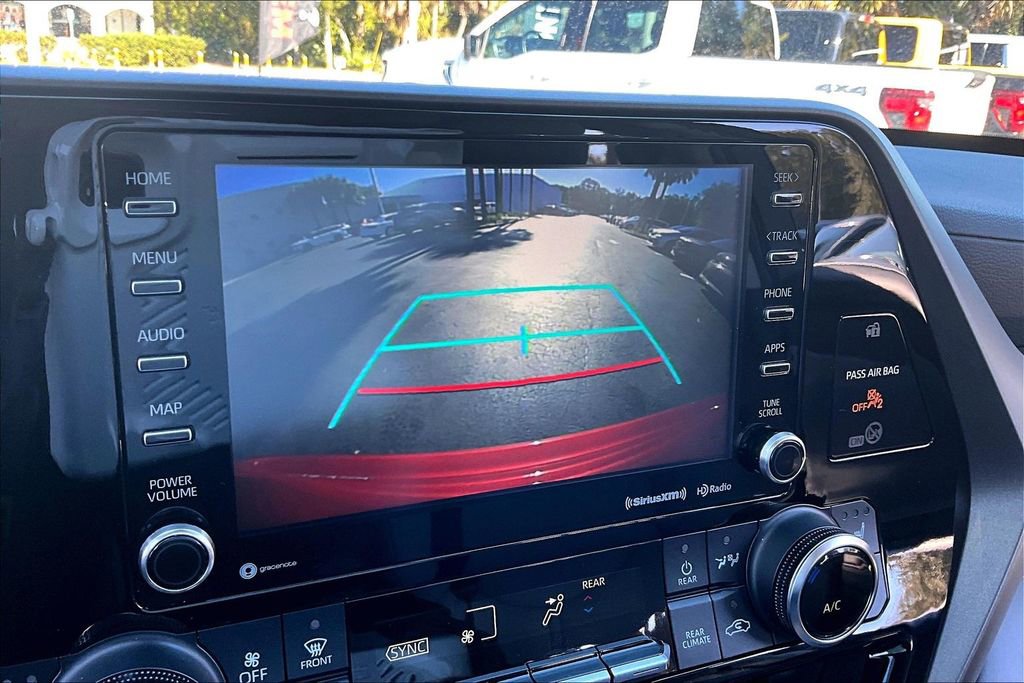 Used 2021 Toyota Highlander XLE image 14