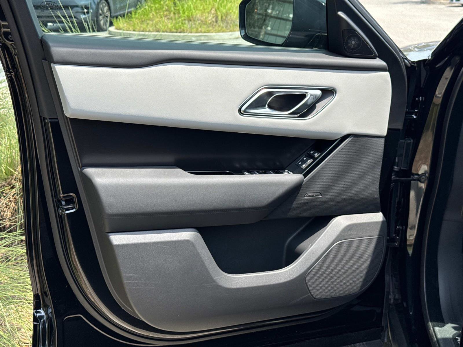 New 2026 Land Rover Range Rover Velar Dynamic SE image 17