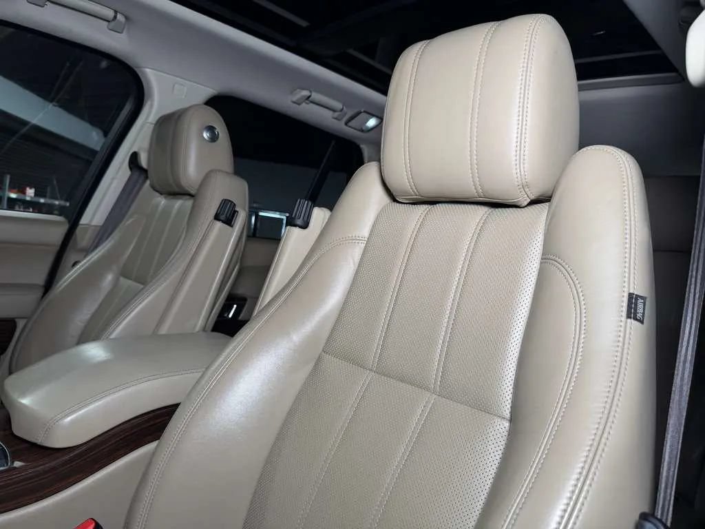 Used 2013 Land Rover Range Rover HSE AWD/4WD image 28