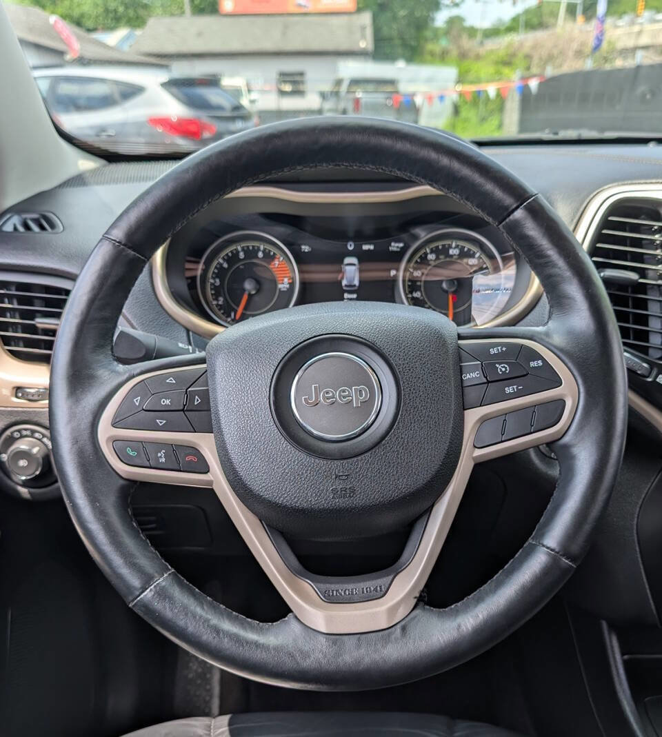 Used 2017 Jeep Cherokee Limited image 18