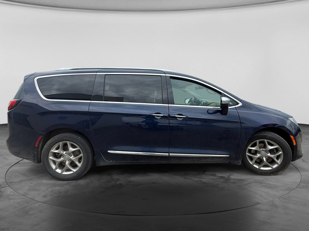 Used 2018 Chrysler Pacifica Limited FWD image 10