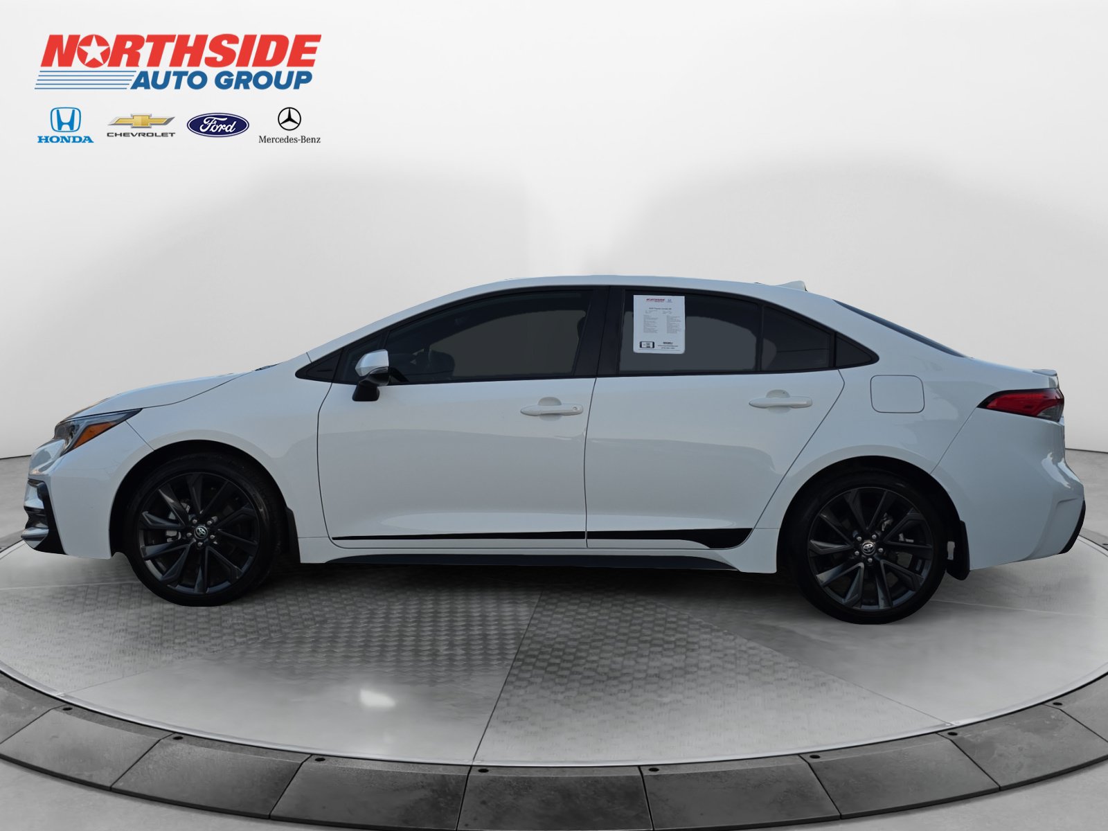 Used 2025 Toyota Corolla SE FWD image 4