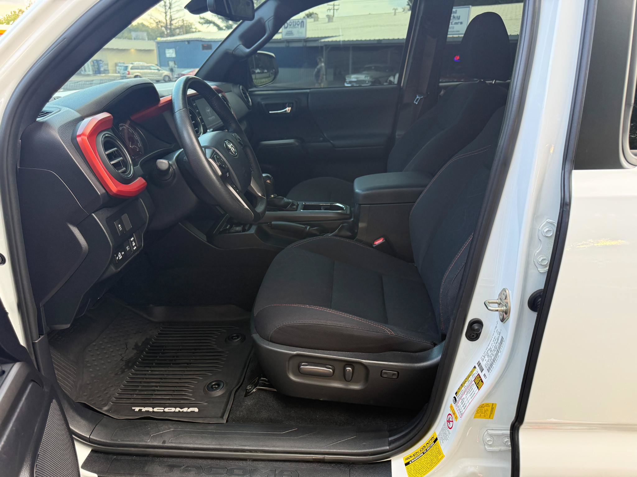 Used 2020 Toyota Tacoma TRD Off-Road AWD/4WD image 13