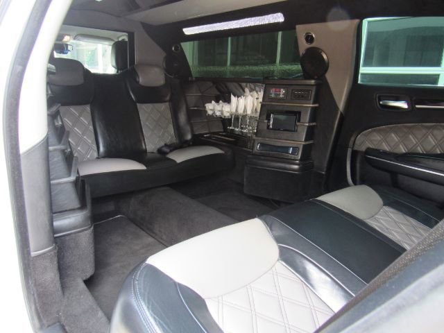 Used 2015 Chrysler 300 Limited image 16