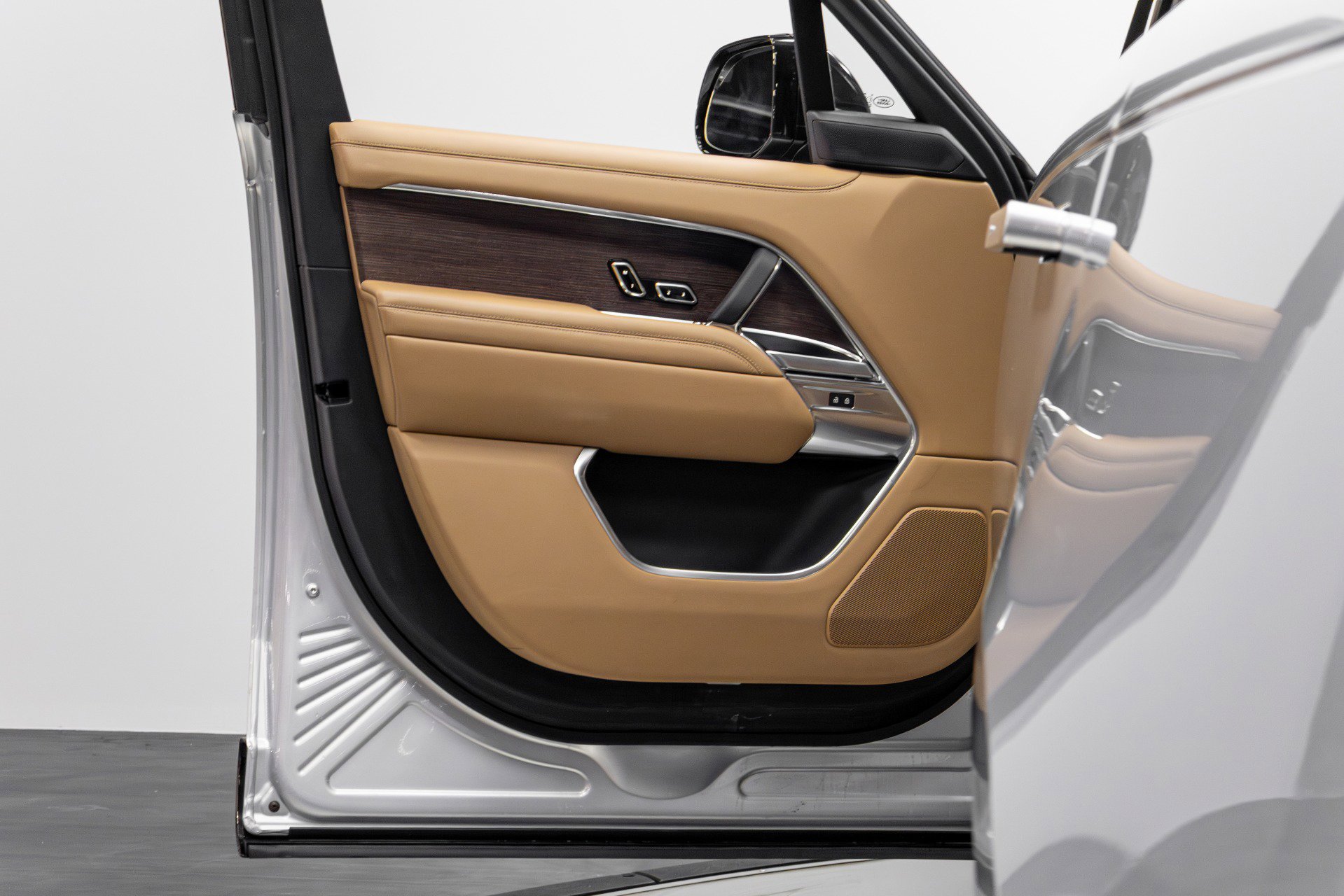 Used 2023 Land Rover Range Rover Autobiography image 54