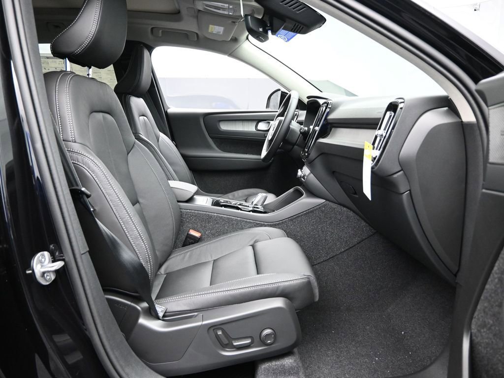 New 2025 Volvo XC40 B5 Ultra w/ Climate Package image 26