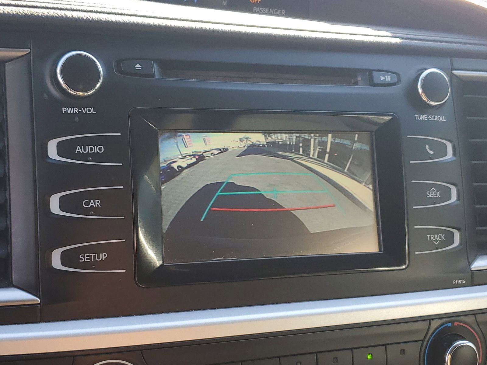 Used 2019 Toyota Highlander LE w/ Carpet Mat Package (TMS) image 24