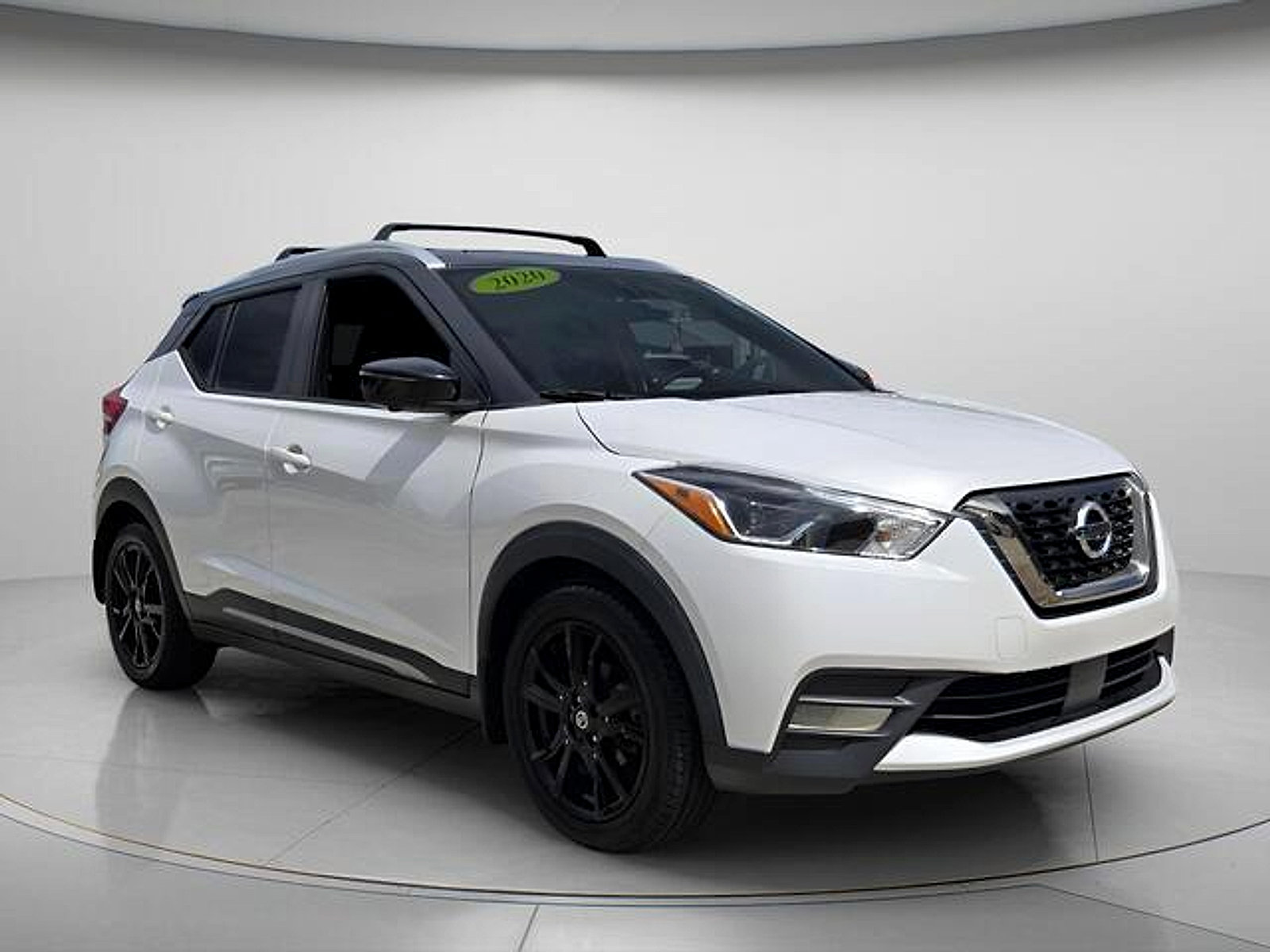 Used 2020 Nissan Kicks SR w/ Exterior Package FWD image 9