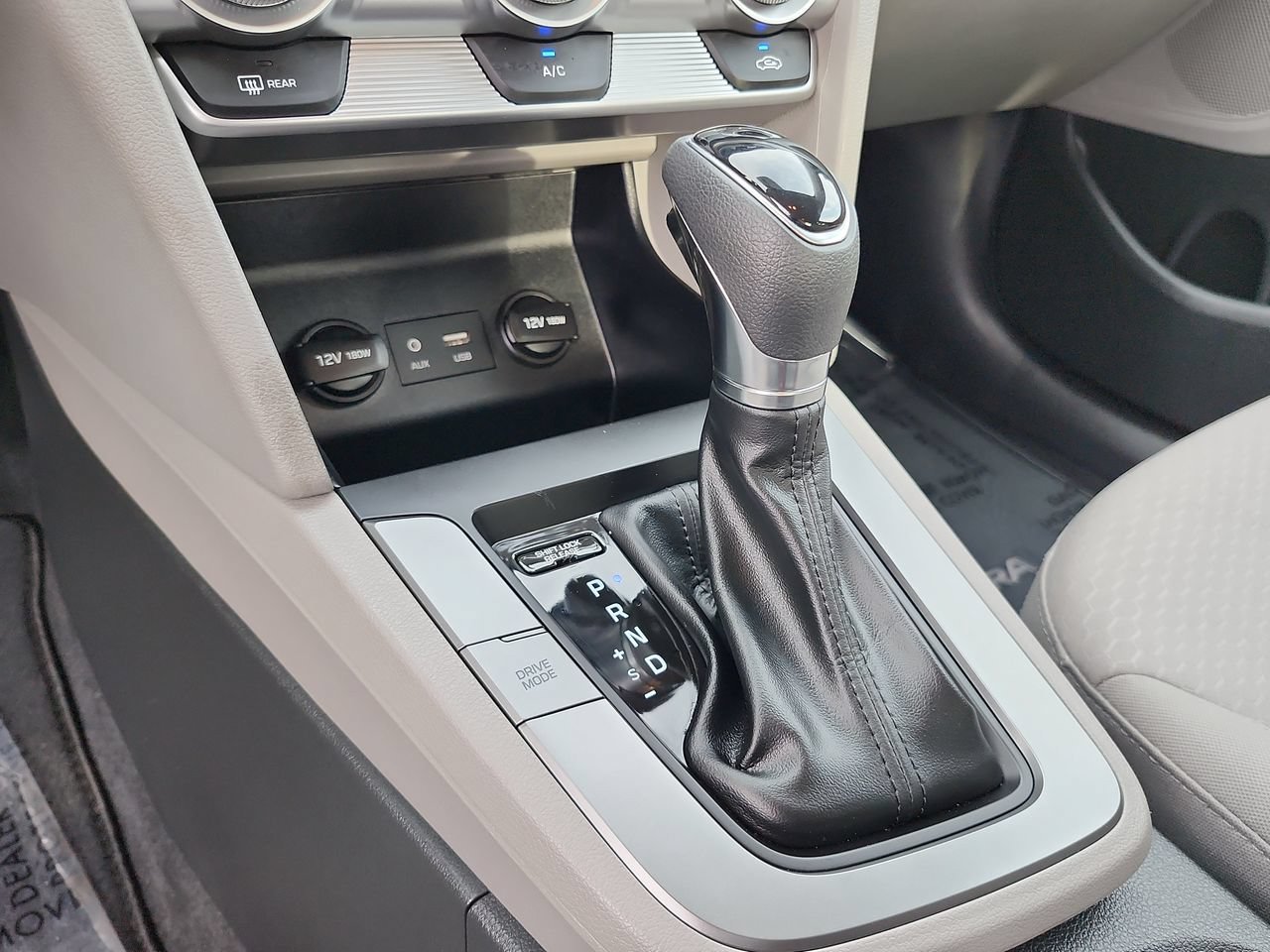 Used 2019 Hyundai Elantra SE FWD image 23