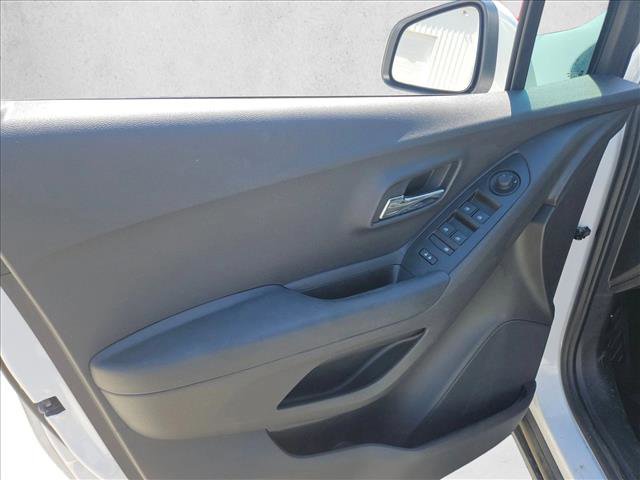 Used 2020 Chevrolet Trax LT FWD image 13