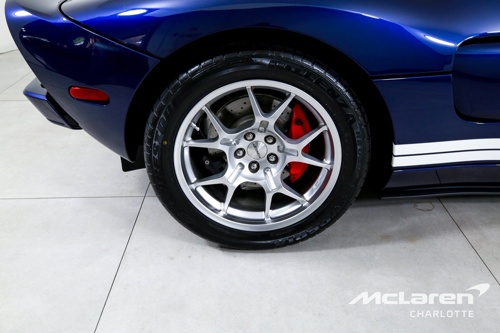 Used 2005 Ford GT RWD image 26