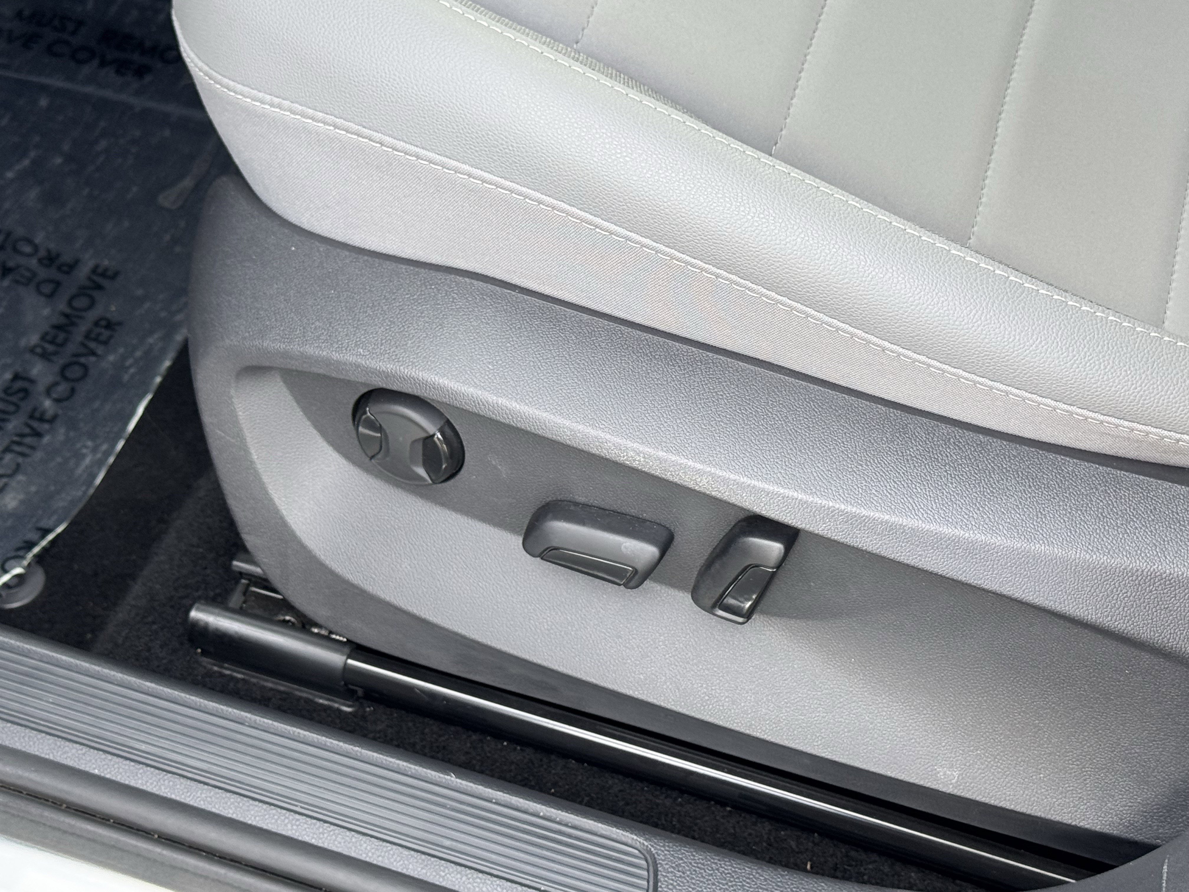 Certified 2023 Volkswagen Taos SE w/ Panoramic Sunroof Package image 18