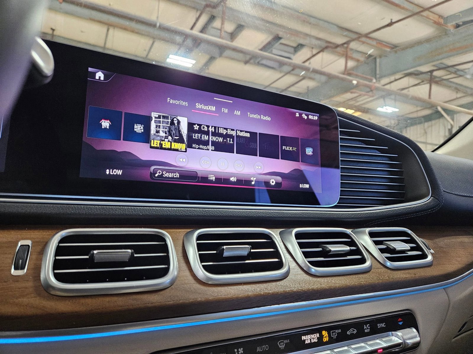 Used 2024 Mercedes-Benz GLS 450 4MATIC image 17