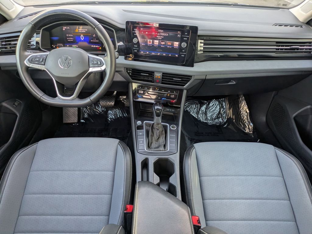 Used 2025 Volkswagen Jetta SE image 23