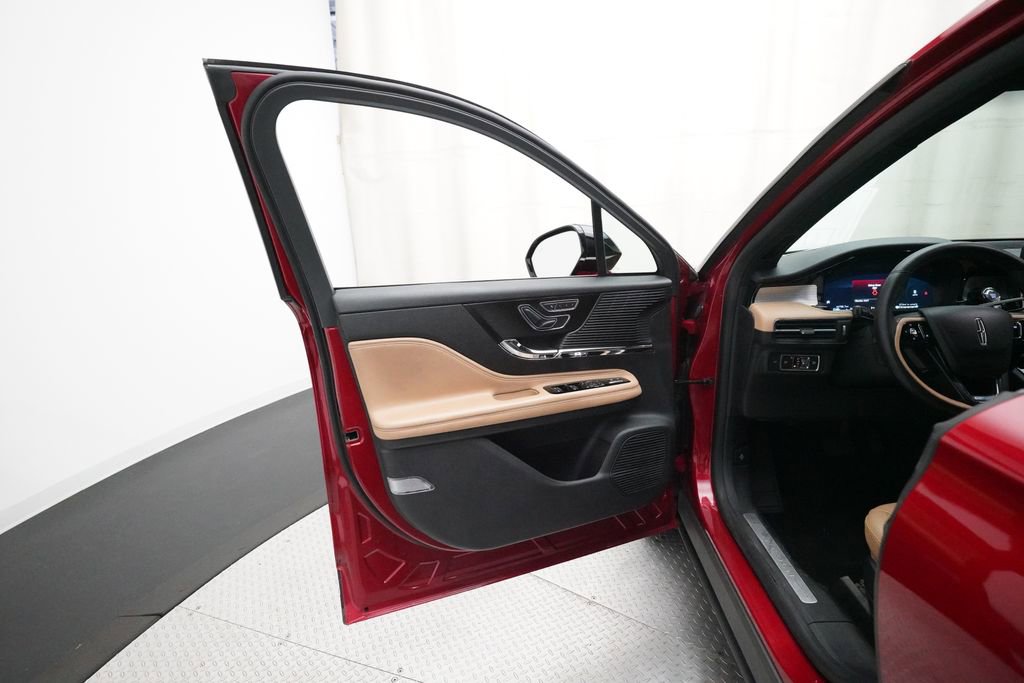 Used 2022 Lincoln Corsair Reserve w/ Elements Package image 28