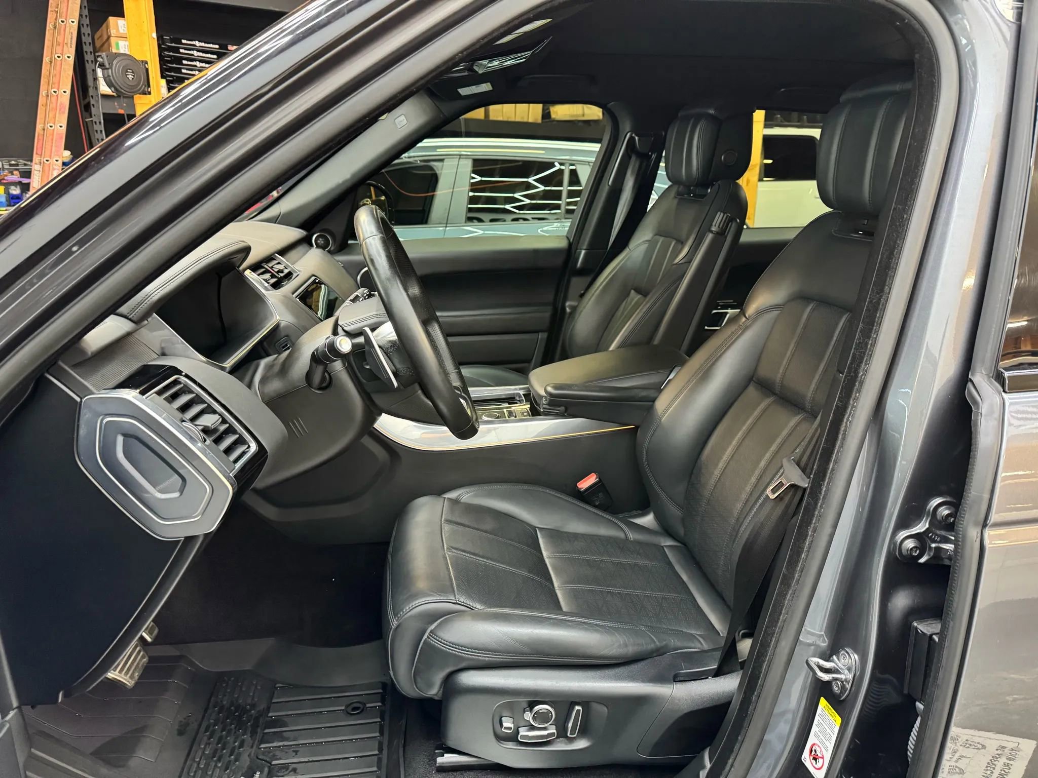 Used 2019 Land Rover Range Rover Sport HSE Dynamic image 12