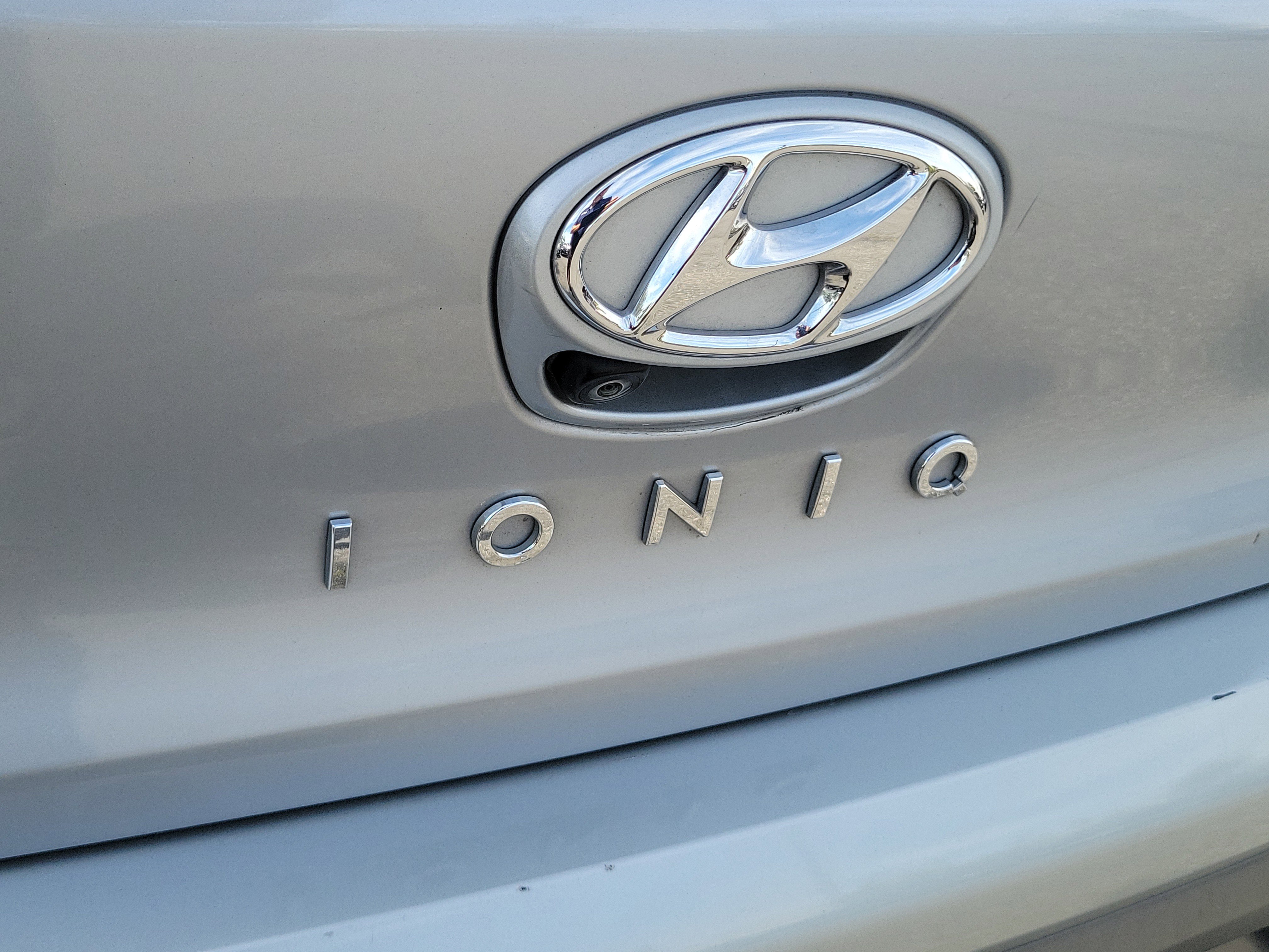 Used 2022 Hyundai Ioniq SE FWD image 27