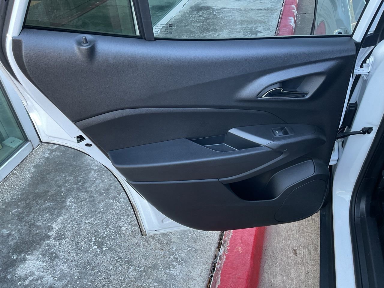 Used 2025 Chevrolet Trax LT w/ LT Convenience Package image 19