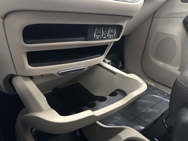 Used 2023 Chrysler Voyager LX image 46