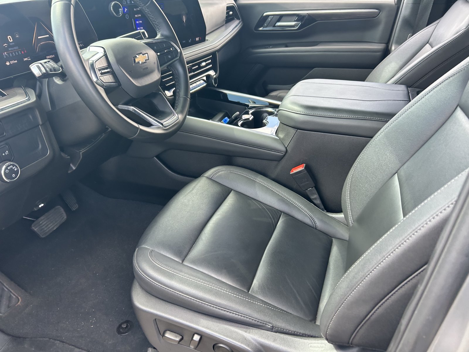 Used 2025 Chevrolet Tahoe LT AWD/4WD image 13