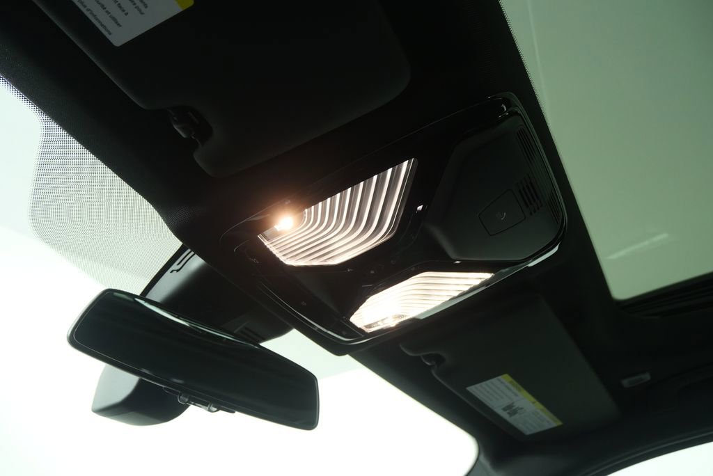 Used 2026 BMW 330i Sedan w/ Premium Package image 20